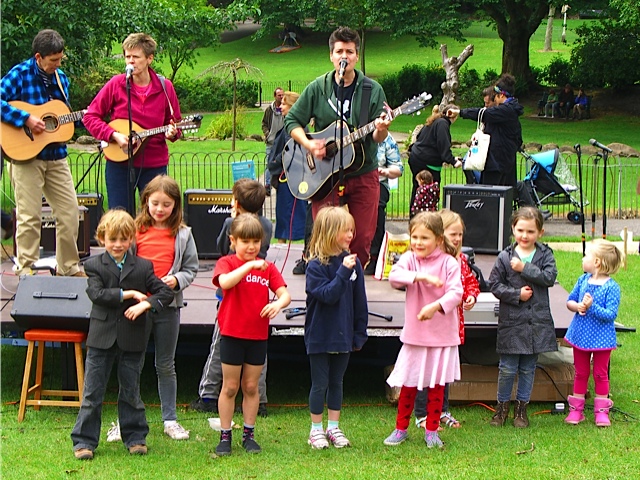 Al start and band with children signing