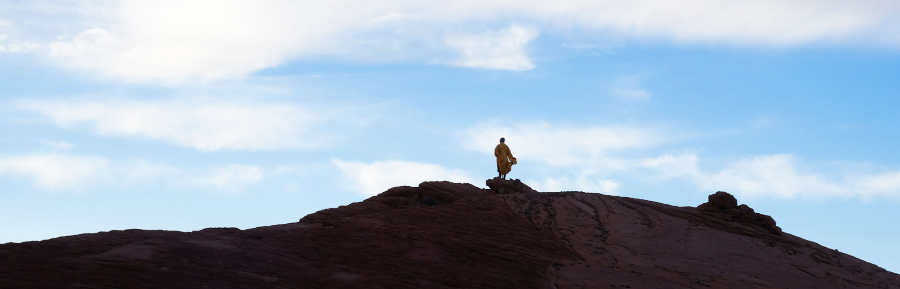 Shaolin Qigong Grand Master Shi Yanxu Meditation on Mountain