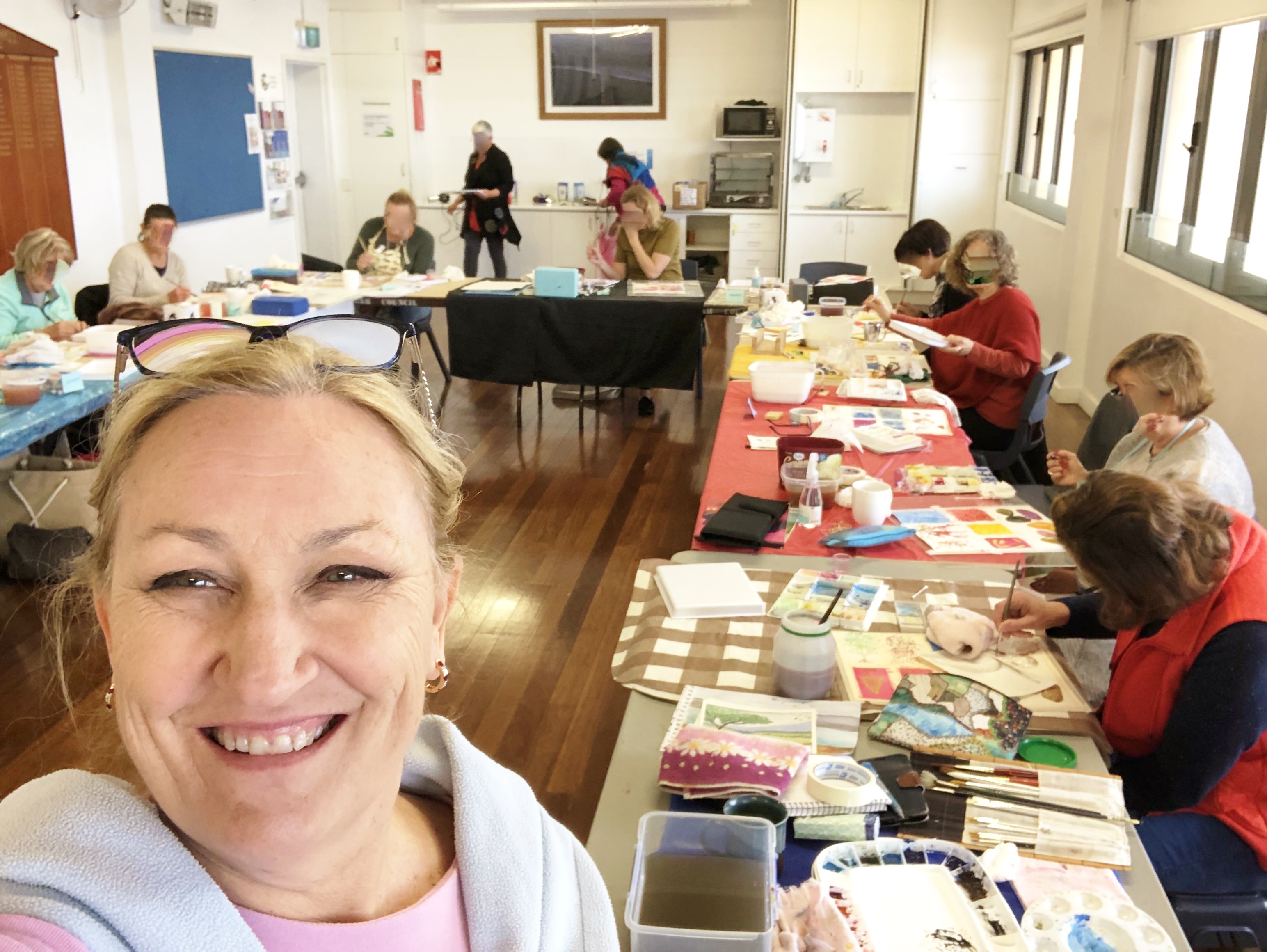 Jenny Gilchrist teaching a beginner watercolour class at Northern Beaches Watercolour