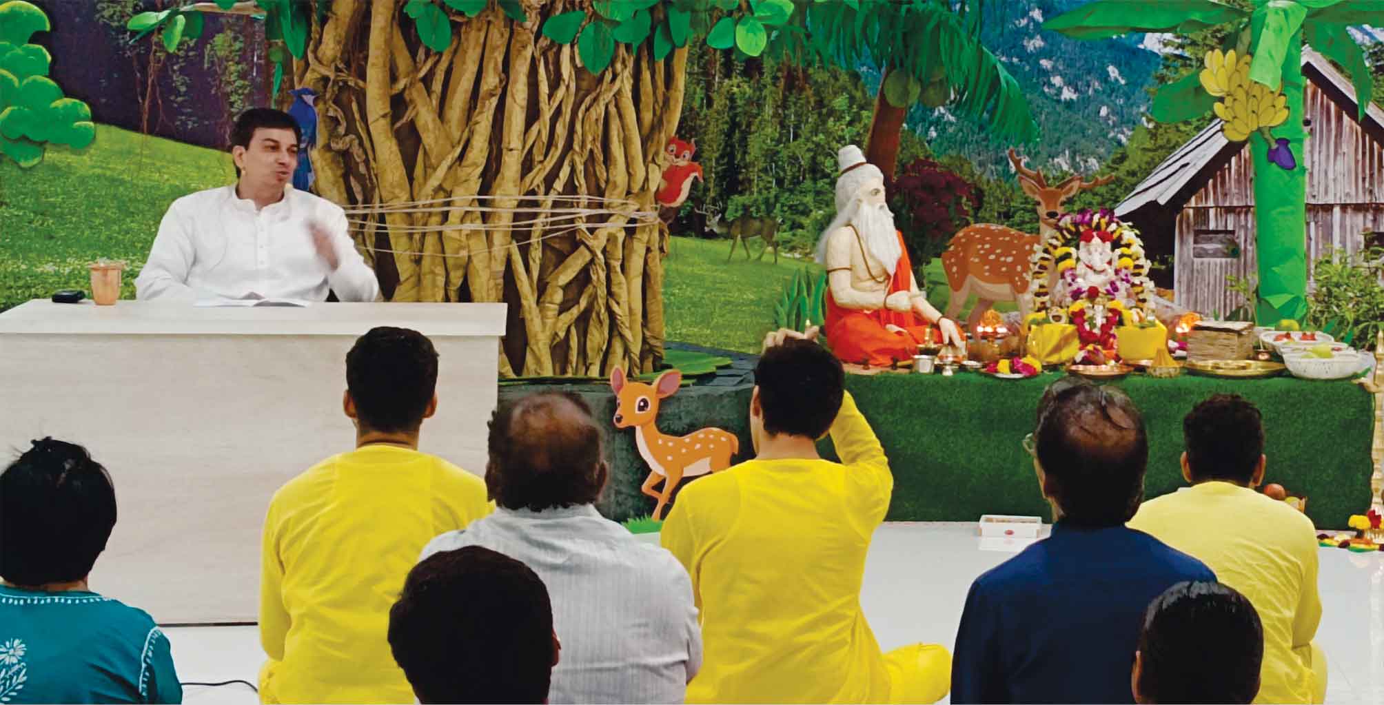 Acharya Upendra Ji addressing sadhaks