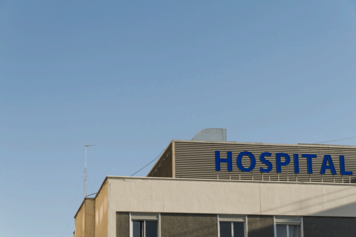 hospital con tecnología avanzada