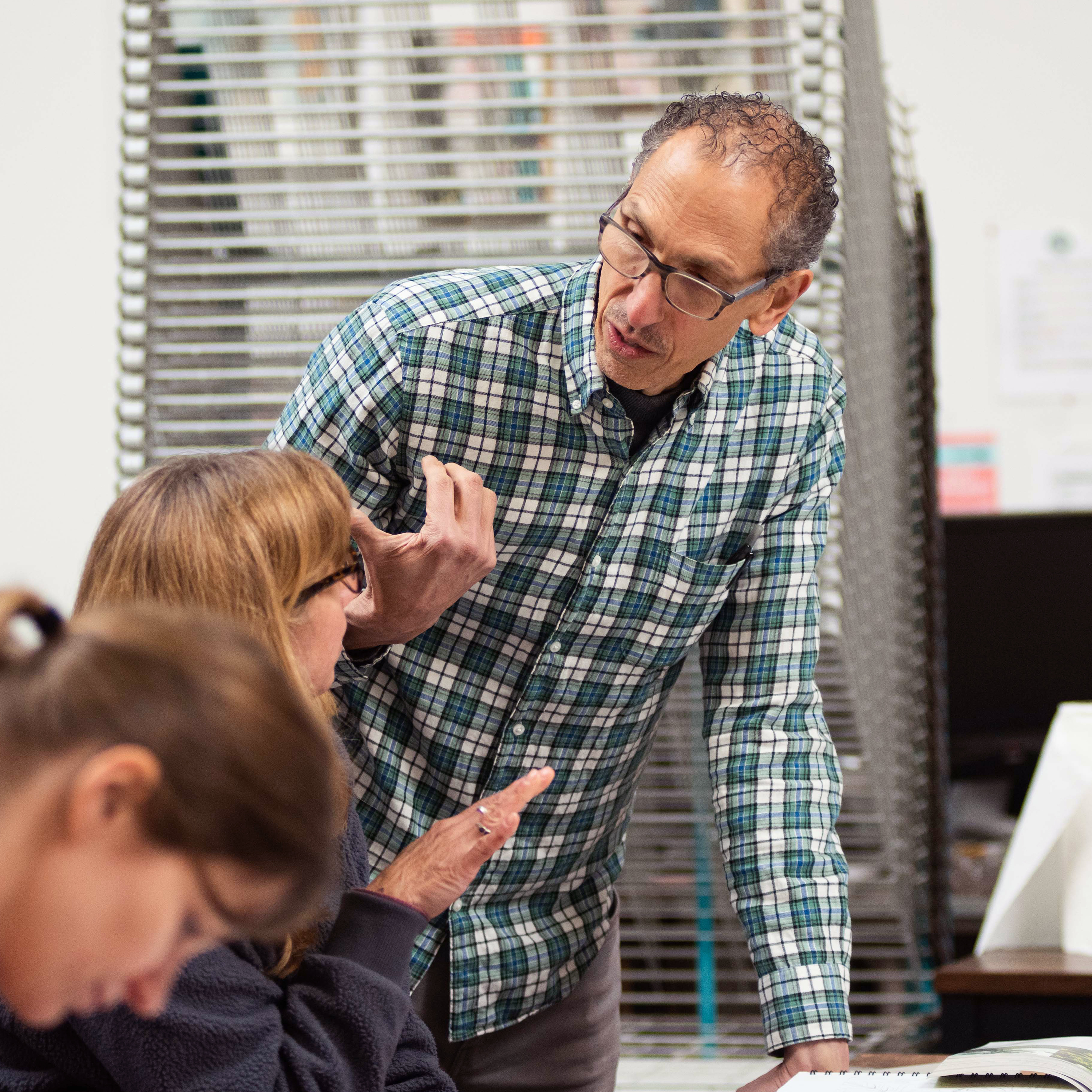 Joseph Cavalieri teaching a student at School of Visual Philosophy